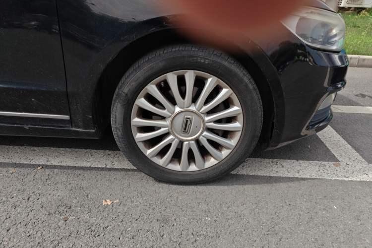 Used Qoros 3 2014 Sedan 1.6T Automatic ZhiZhen Model Right Front Wheel Hub