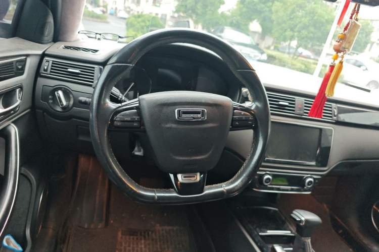 Used Qoros 3 2014 Sedan 1.6T Automatic ZhiZhen Model Steering Wheel