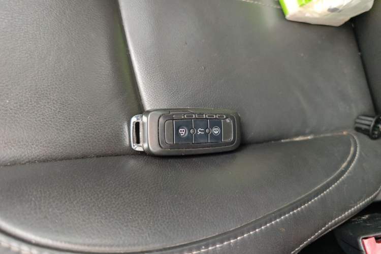 Used Qoros 3 2014 Sedan 1.6T Automatic ZhiZhen Model Vehicle Key