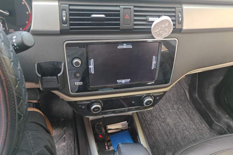 Used Qoros 3 2014 Sedan 1.6L Automatic Zhiyue Model Audio And AC Panel