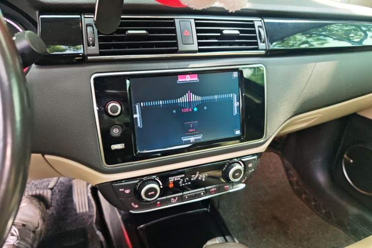 Used Qoros 3 2014 Sedan 1.6T Automatic ZhiZhen Model Audio And AC Panel