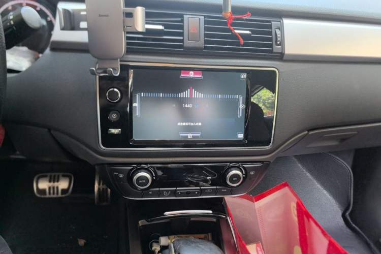 Used Qoros 3 2014 Sedan 1.6L Automatic Zhiyue Model Audio And AC Panel