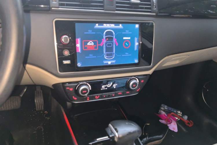 Used Qoros 3 2014 Sedan 1.6T Automatic ZhiZhen Model Audio And AC Panel