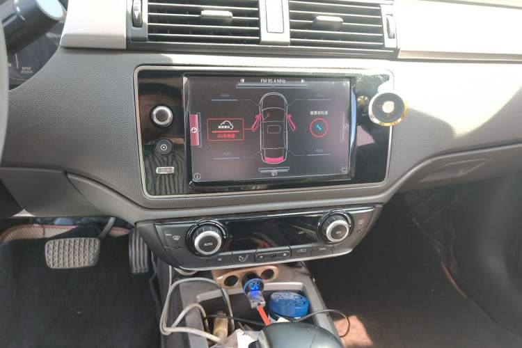 Used Qoros 3 2014 Sedan 1.6T Automatic Zhiyue Model Audio And AC Panel