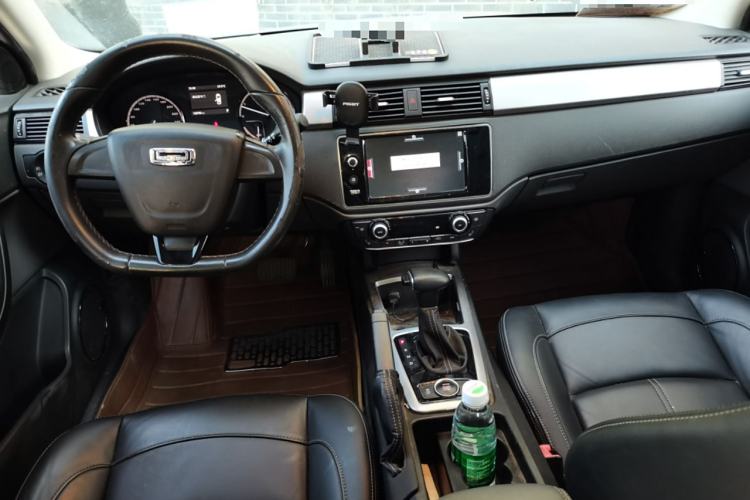Used Qoros 3 2014 Sedan 1.6L Automatic Zhiyue Enhanced Model Center Console