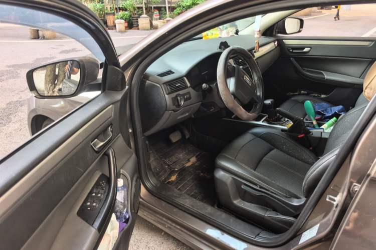 Used Qoros 3 2014 Sedan 1.6L Automatic Zhiyue Model Driver Seat