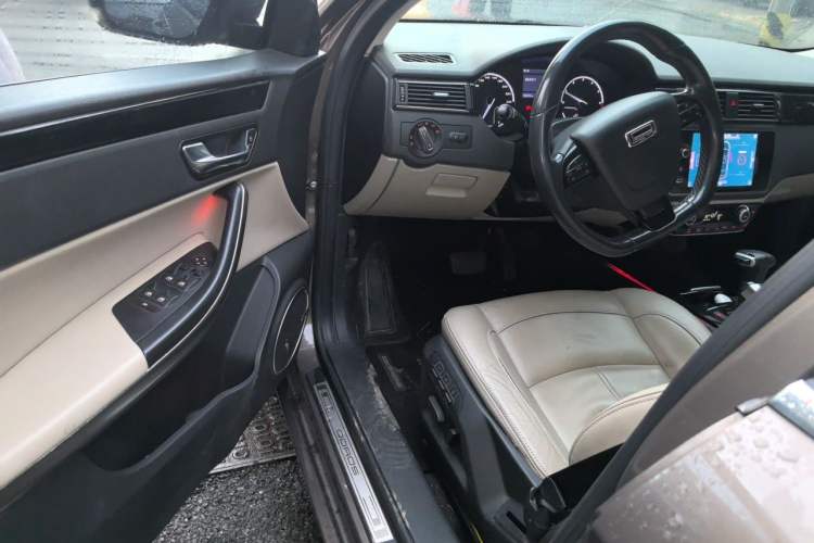 Used Qoros 3 2014 Sedan 1.6T Automatic ZhiZhen Model Driver Seat