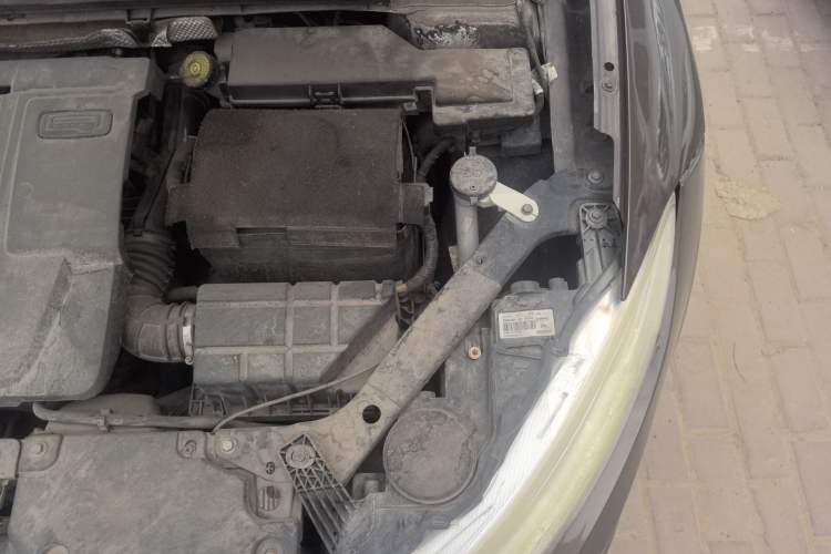 Used Qoros 3 2014 Sedan 1.6T Automatic ZhiZhen Model Engine Bay Left