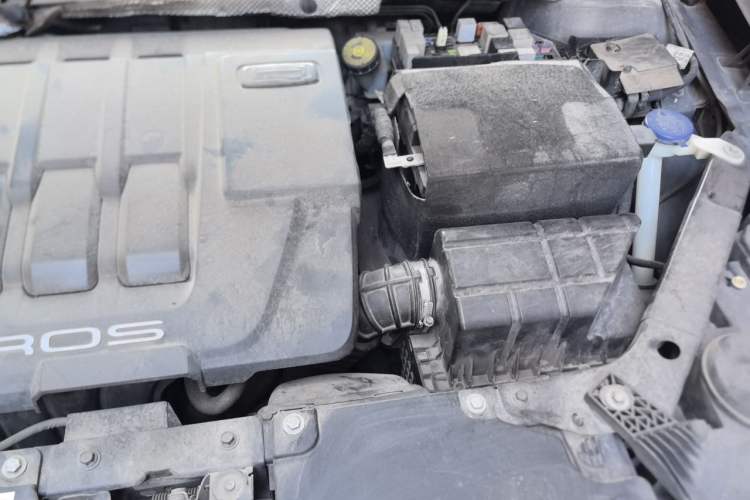 Used Qoros 3 2014 Sedan 1.6L Automatic Zhiyue Model Engine Bay Left