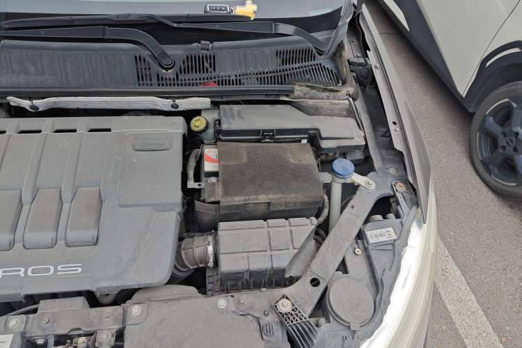 Used Qoros 3 2014 Sedan 1.6L Automatic Zhiyue Enhanced Model Engine Bay Left