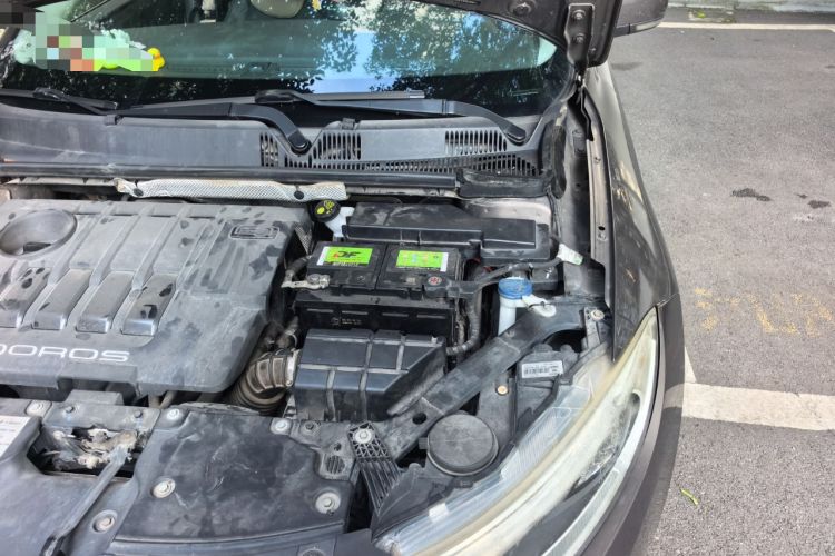 Used Qoros 3 2014 Sedan 1.6L Automatic Zhiyue Model Engine Bay Left