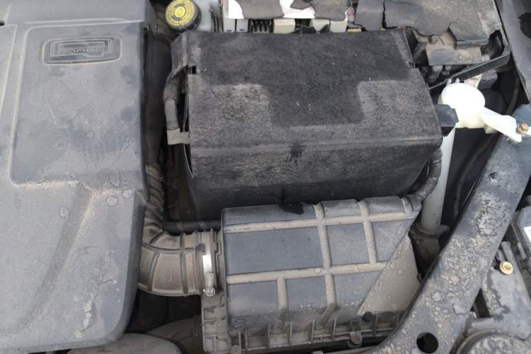 Used Qoros 3 2014 Sedan 1.6T Automatic ZhiZhen Model Engine Bay Left