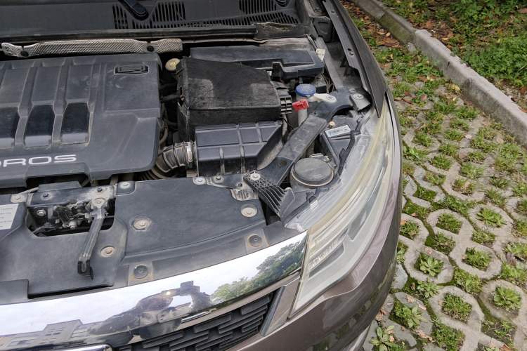 Used Qoros 3 2014 Sedan 1.6L Automatic Zhiyue Model Engine Bay Left