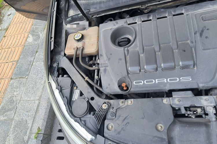 Used Qoros 3 2014 Sedan 1.6T Automatic Zhiyue Model Engine Bay Right