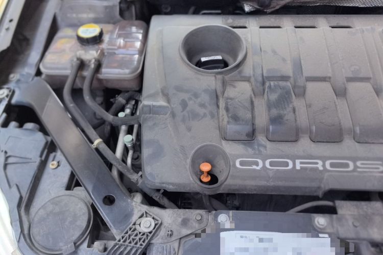 Used Qoros 3 2014 Sedan 1.6L Automatic Zhiyue Model Engine Bay Right