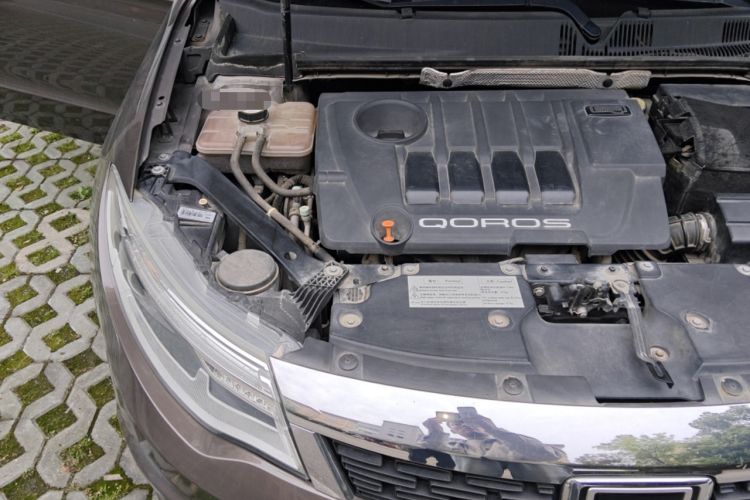 Used Qoros 3 2014 Sedan 1.6L Automatic Zhiyue Model Engine Bay Right