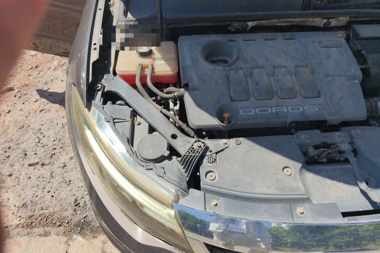 Used Qoros 3 2014 Sedan 1.6T Automatic Zhiyue Model Engine Bay Right