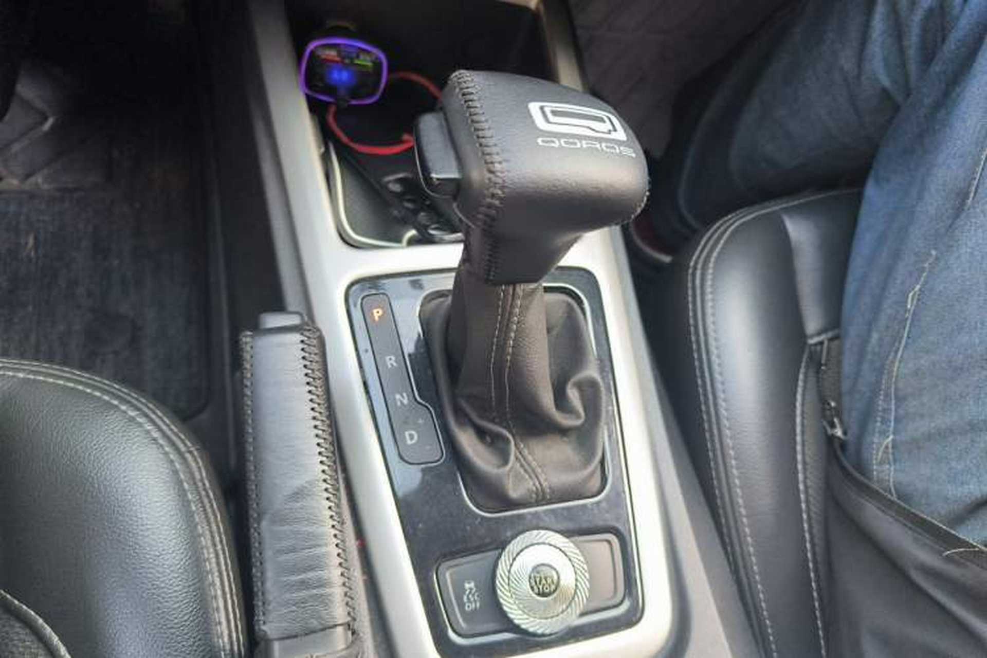 Used Qoros 3 2014 Sedan 1.6T Automatic Zhiyue Model Gear Lever