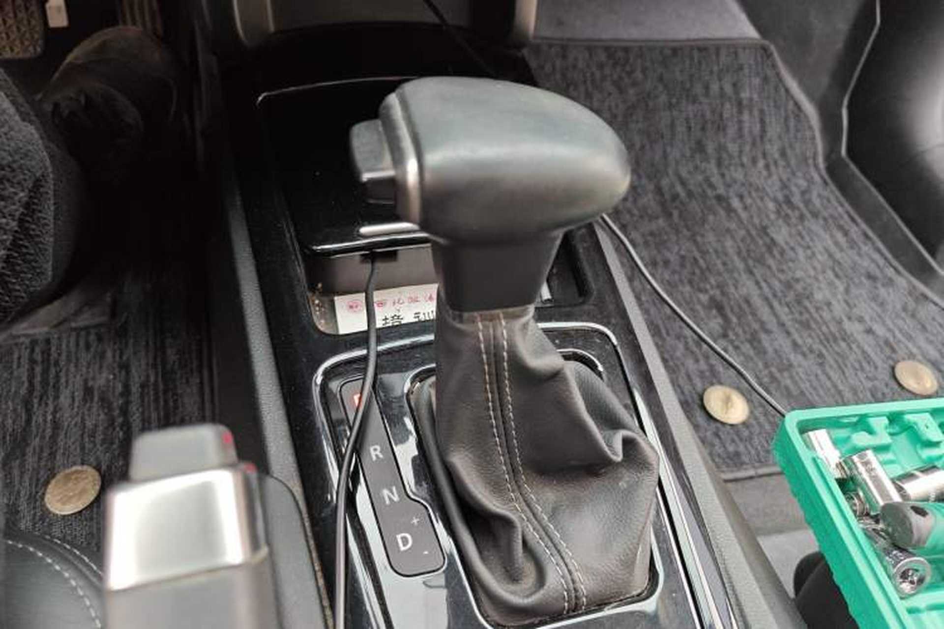 Used Qoros 3 2014 Sedan 1.6T Automatic ZhiZhen Model Gear Lever