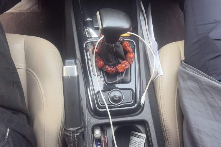 Used Qoros 3 2014 Sedan 1.6T Automatic ZhiZhen Model Gear Lever