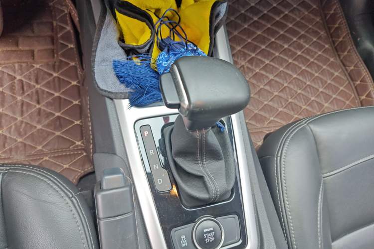 Used Qoros 3 2014 Sedan 1.6L Automatic Zhiyue Enhanced Model Gear Lever