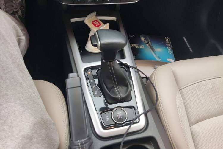 Used Qoros 3 2014 Sedan 1.6L Automatic Zhiyue Model Gear Lever