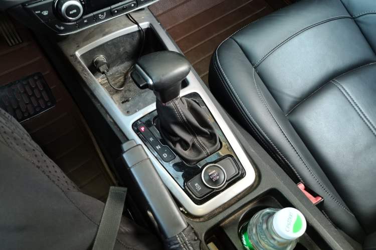 Used Qoros 3 2014 Sedan 1.6L Automatic Zhiyue Enhanced Model Gear Lever