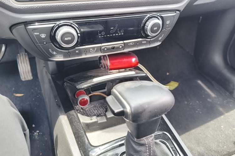 Used Qoros 3 2014 Sedan 1.6T Automatic ZhiZhen Model Gear Lever