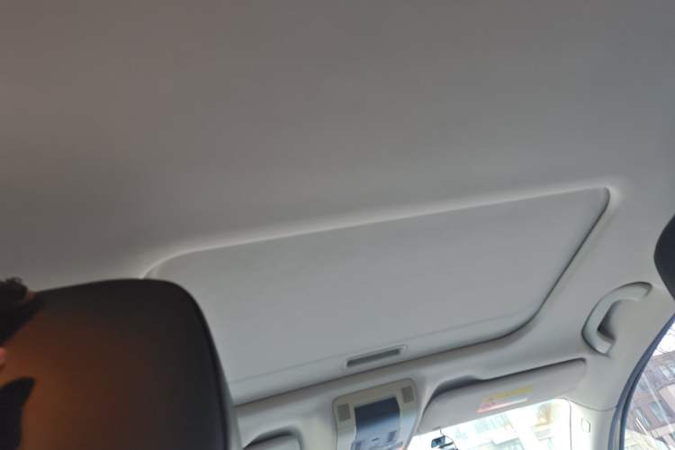 Used Qoros 3 2014 Sedan 1.6L Automatic Zhiyue Enhanced Model Headliner