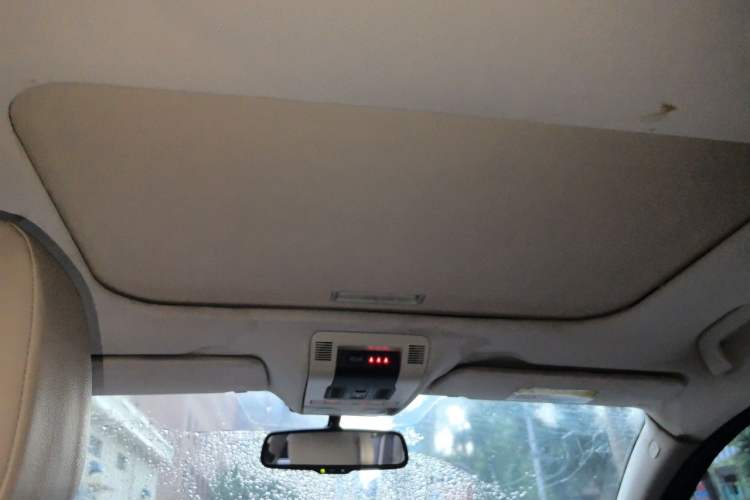 Used Qoros 3 2014 Sedan 1.6T Automatic ZhiZhen Model Headliner