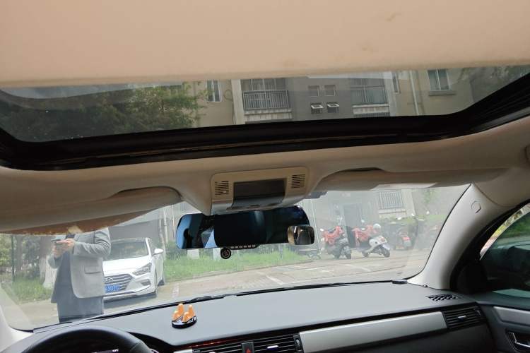 Used Qoros 3 2014 Sedan 1.6L Automatic Zhiyue Model Headliner