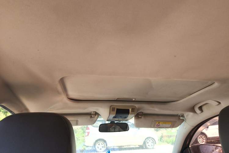 Used Qoros 3 2014 Sedan 1.6T Automatic Zhiyue Model Headliner