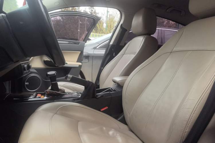 Used Qoros 3 2014 Sedan 1.6T Automatic ZhiZhen Model Left Front Seat