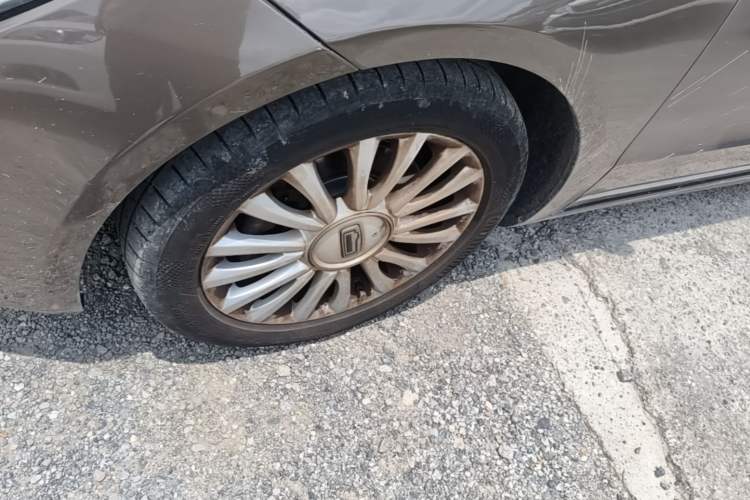 Used Qoros 3 2014 Sedan 1.6T Automatic ZhiZhen Model Left Front Wheel Hub