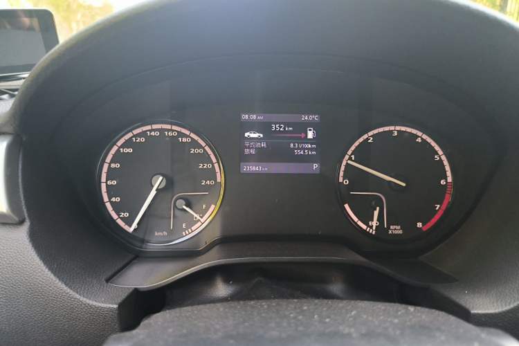 Used Qoros 3 2014 Sedan 1.6T Automatic Zhiyue Model Odometer Close Up