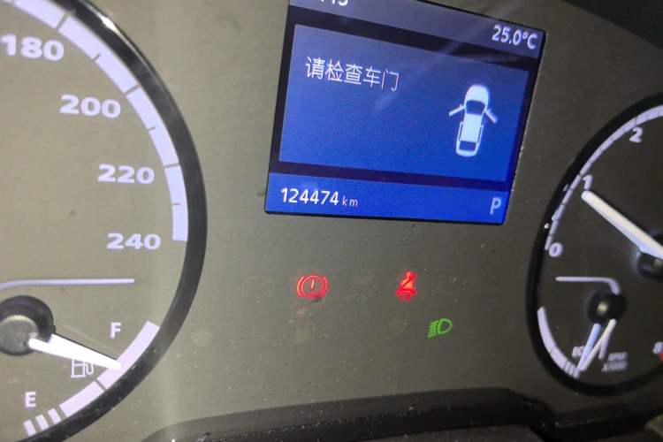 Used Qoros 3 2014 Sedan 1.6T Automatic ZhiZhen Model Odometer Close Up