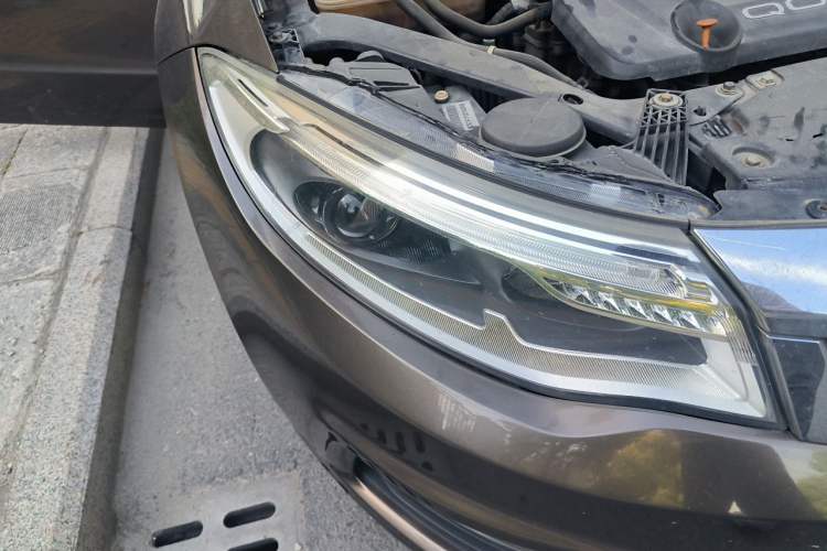 Used Qoros 3 2014 Sedan 1.6T Automatic Zhiyue Model Right Front Headlight