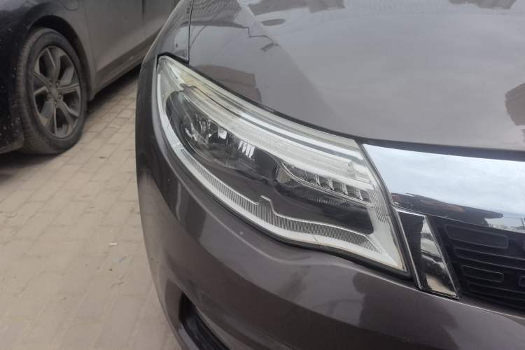 Used Qoros 3 2014 Sedan 1.6T Automatic ZhiZhen Model Right Front Headlight