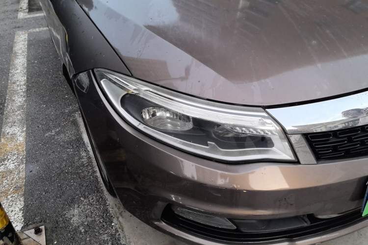Used Qoros 3 2014 Sedan 1.6T Automatic ZhiZhen Model Right Front Headlight