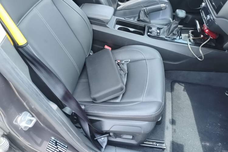 Used Qoros 3 2014 Sedan 1.6T Automatic ZhiZhen Model Right Front Seat