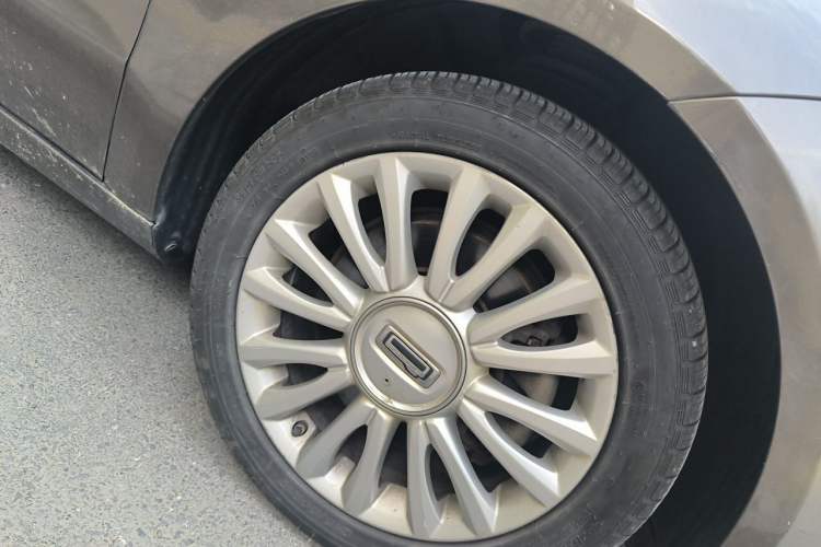 Used Qoros 3 2014 Sedan 1.6T Automatic Zhiyue Model Right Front Wheel Hub
