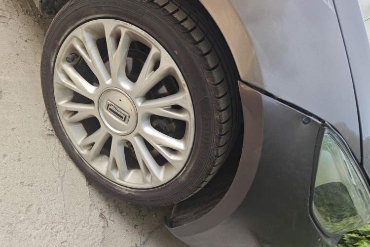 Used Qoros 3 2014 Sedan 1.6L Automatic Zhiyue Model Right Front Wheel Hub