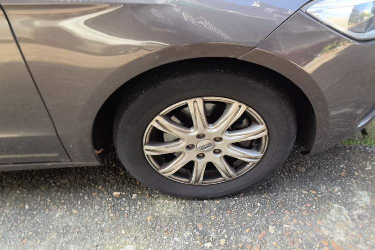 Used Qoros 3 2014 Sedan 1.6L Automatic Zhiyue Model Right Front Wheel Hub
