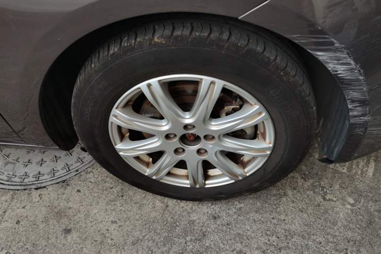 Used Qoros 3 2014 Sedan 1.6L Automatic Zhiyue Enhanced Model Right Front Wheel Hub