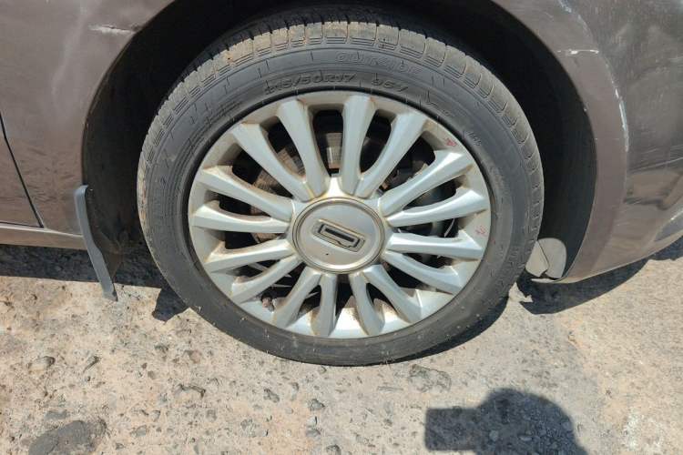 Used Qoros 3 2014 Sedan 1.6T Automatic Zhiyue Model Right Front Wheel Hub