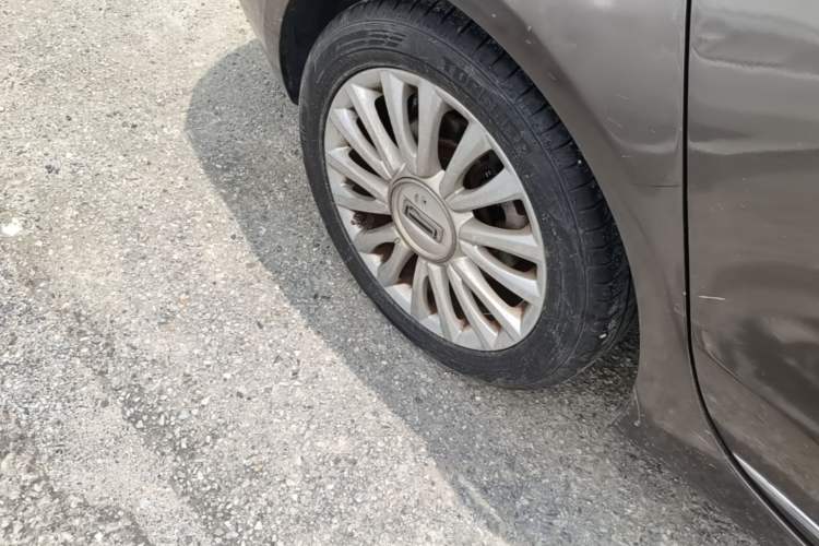 Used Qoros 3 2014 Sedan 1.6T Automatic ZhiZhen Model Right Rear Wheel Hub