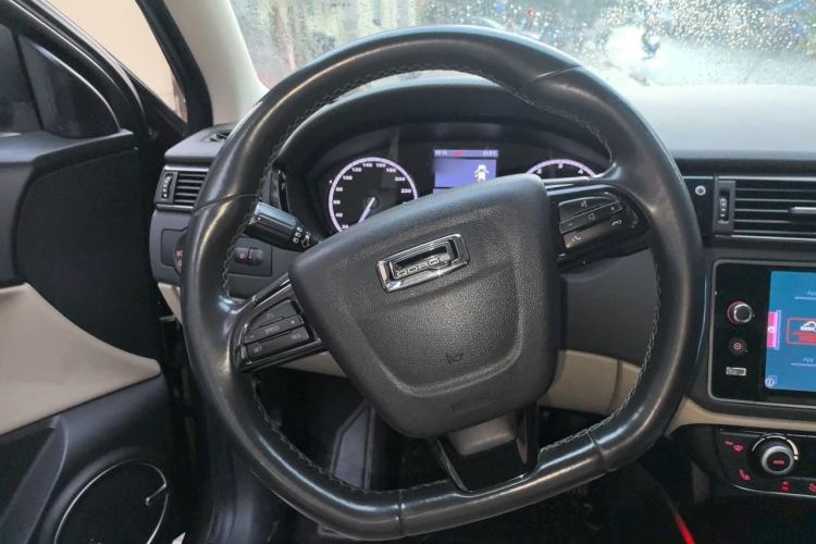 Used Qoros 3 2014 Sedan 1.6T Automatic ZhiZhen Model Steering Wheel