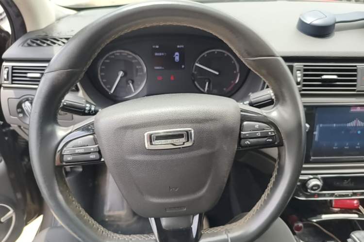 Used Qoros 3 2014 Sedan 1.6T Automatic ZhiZhen Model Steering Wheel