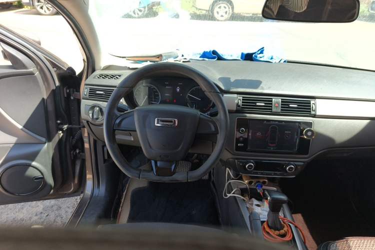 Used Qoros 3 2014 Sedan 1.6T Automatic Zhiyue Model Steering Wheel