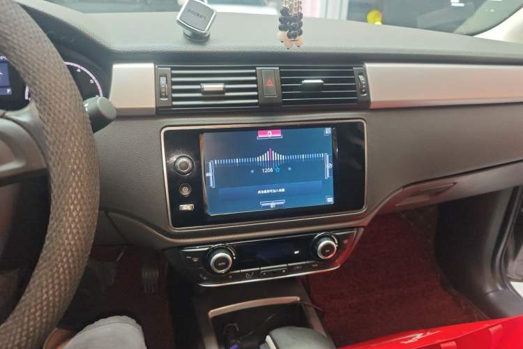 Used Qoros 3 2014 Sedan 1.6L Automatic Zhiyue Enhanced Model Audio And AC Panel